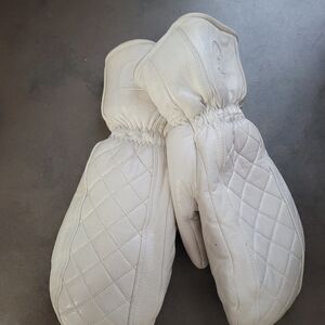 Toni Sailwr White Leather Reconditioned Womens Mittens Size 8